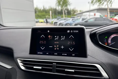 MH19FWP PEUGEOT 3008 1.2 PureTech GT Line Euro 6 (s/s) 5dr Thumbnail #23