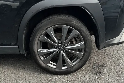 NA23HFG Lexus Ux 2.0 250h F Sport Design E-CVT Euro 6 (s/s) 5dr Thumbnail #15