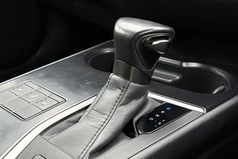 NA23HFG Lexus Ux 2.0 250h F Sport Design E-CVT Euro 6 (s/s) 5dr Thumbnail #23