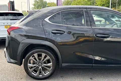 NA23HFG Lexus Ux 2.0 250h F Sport Design E-CVT Euro 6 (s/s) 5dr Thumbnail #31