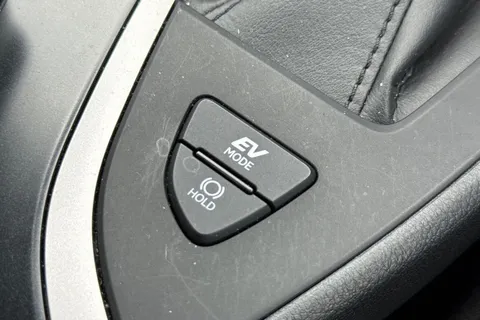 NA23HFG Lexus Ux 2.0 250h F Sport Design E-CVT Euro 6 (s/s) 5dr Thumbnail #43