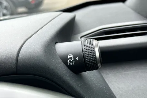 NA23HFG Lexus Ux 2.0 250h F Sport Design E-CVT Euro 6 (s/s) 5dr Thumbnail #47