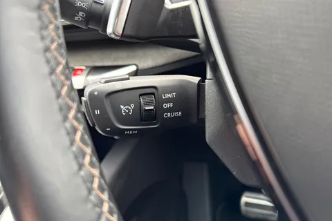 41 of 66 for PEUGEOT 3008 1.6 13.2kWh GT e-EAT Euro 6 (s/s) 5dr