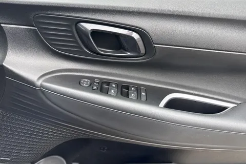 EA21DZZ Hyundai Bayon 1.0 T-GDi MHEV Ultimate SUV 5dr Petrol Hybrid Manual Euro 6 (s/s) (100 ps) Thumbnail #22