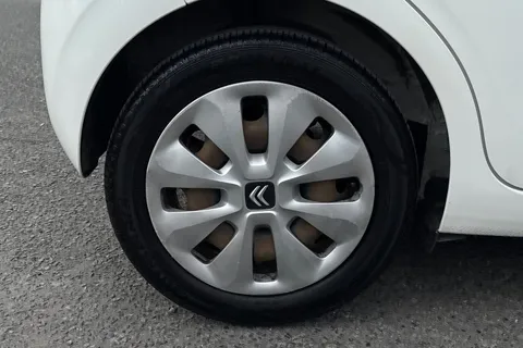 YK16RZU Citroën C1 1.2 PureTech Feel Euro 6 5dr Thumbnail #13