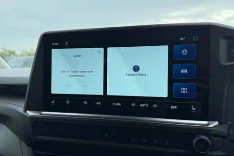 DG75CME Volkswagen Transporter 2.0 TDI 110 Commerce Pro Van Thumbnail #17