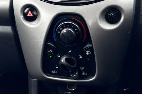 YK16RZU Citroën C1 1.2 PureTech Feel Euro 6 5dr Thumbnail #22