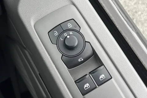DG75CME Volkswagen Transporter 2.0 TDI 110 Commerce Pro Van Thumbnail #40