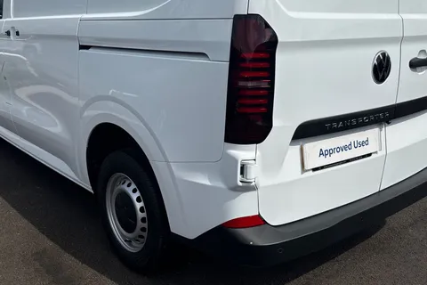 MF25JHU Volkswagen Transporter 2.0 TDI 150 Commerce Plus Van Thumbnail #16