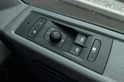 PF73XRG Volkswagen Transporter 2.0 TDI 150 Startline Van Thumbnail #18