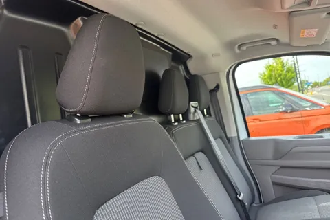 MF25JHU Volkswagen Transporter 2.0 TDI 150 Commerce Plus Van Thumbnail #21