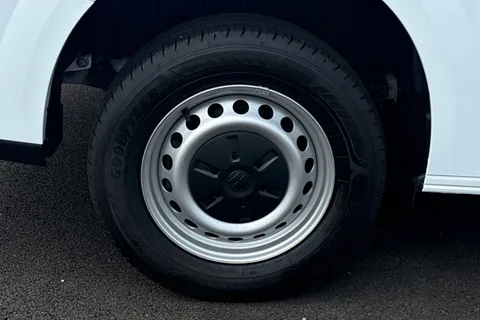 MF25JHU Volkswagen Transporter 2.0 TDI 150 Commerce Plus Van Thumbnail #23