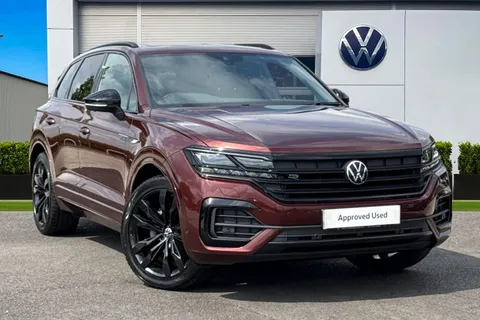 1 of 55 for Volkswagen Touareg 3.0 V6 TDI 4Motion Black Edition 5dr Tip Auto **FACTORY TOWBAR**