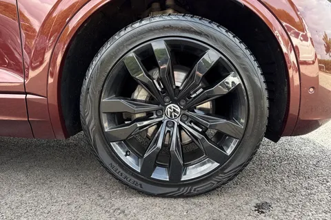13 of 55 for Volkswagen Touareg 3.0 V6 TDI 4Motion Black Edition 5dr Tip Auto **FACTORY TOWBAR**