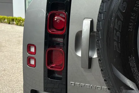 KW74HHU Land Rover Defender 110 3.0 D350 X-Dynamic HSE 5dr Thumbnail #27