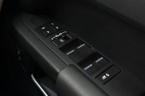 KW74HHU Land Rover Defender 110 3.0 D350 X-Dynamic HSE 5dr Thumbnail #34