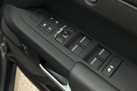 KW74YYM Land Rover Defender 110 3.0 D350 X-Dynamic HSE 5dr Thumbnail #27