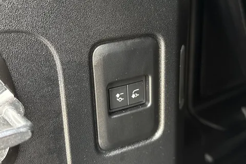KW74YYM Land Rover Defender 110 3.0 D350 X-Dynamic HSE 5dr Thumbnail #40
