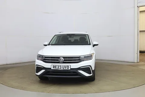 RE23UVD Volkswagen Tiguan Allspace 1.5 TSI Life DSG Euro 6 (s/s) 5dr Thumbnail #2