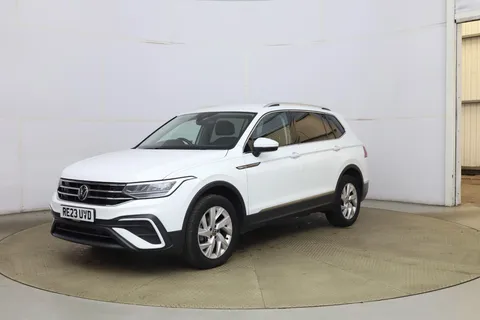 RE23UVD Volkswagen Tiguan Allspace 1.5 TSI Life DSG Euro 6 (s/s) 5dr Thumbnail #3