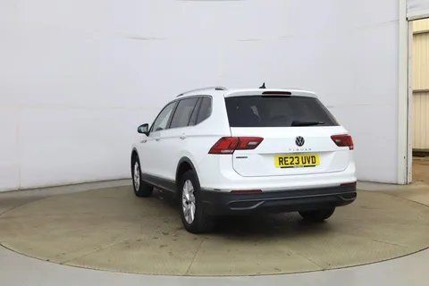 RE23UVD Volkswagen Tiguan Allspace 1.5 TSI Life DSG Euro 6 (s/s) 5dr Thumbnail #7