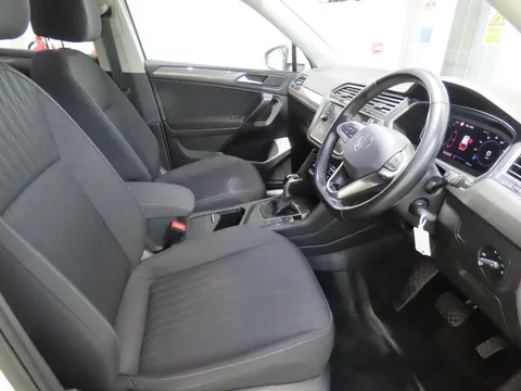 RE23UVD Volkswagen Tiguan Allspace 1.5 TSI Life DSG Euro 6 (s/s) 5dr Thumbnail #10