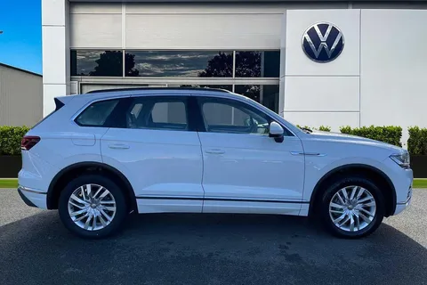 4 of 51 for Volkswagen Touareg 3.0TDI (231ps) SEL 4Motion 5dr ⭐Heated Front Seats⭐