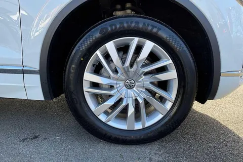 6 of 51 for Volkswagen Touareg 3.0TDI (231ps) SEL 4Motion 5dr ⭐Heated Front Seats⭐