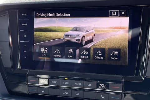 38 of 51 for Volkswagen Touareg 3.0TDI (231ps) SEL 4Motion 5dr ⭐Heated Front Seats⭐