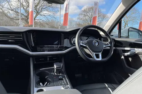 40 of 51 for Volkswagen Touareg 3.0TDI (231ps) SEL 4Motion 5dr ⭐Heated Front Seats⭐