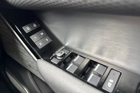 40 of 47 for LAND ROVER RANGE ROVER VELAR 2.0 D200 Edition 5dr Auto