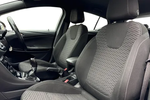 16 of 39 for Vauxhall Astra 1.6 CDTi BlueInjection SRi VX Line Hatchback 5dr Diesel Manual Euro 6 (s/s) (136 ps)