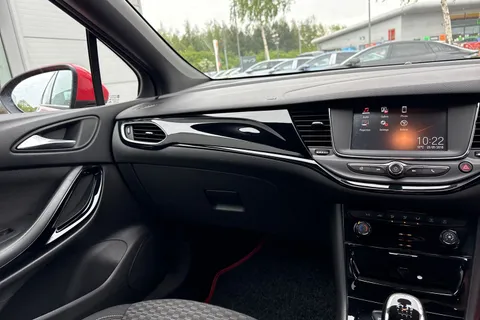 20 of 39 for Vauxhall Astra 1.6 CDTi BlueInjection SRi VX Line Hatchback 5dr Diesel Manual Euro 6 (s/s) (136 ps)