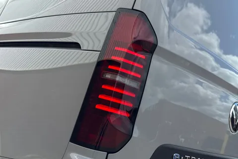 KR26FZZ Volkswagen E-Transporter 136PS 100kW 65kWh Commerce Plus Van Auto Thumbnail #34