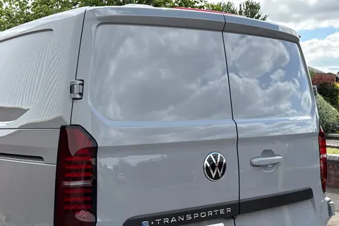 KR26FZZ Volkswagen E-Transporter 136PS 100kW 65kWh Commerce Plus Van Auto Thumbnail #35