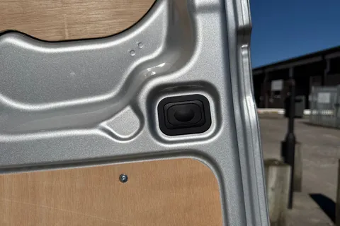 PN75NCC Volkswagen Transporter 2.0 TDI 110 Commerce Pro Van Thumbnail #31