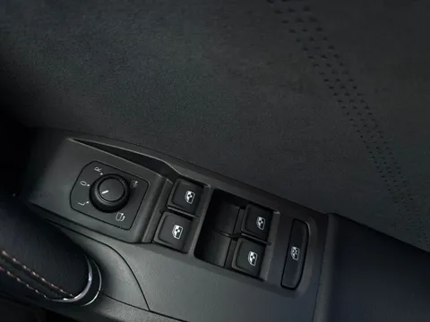 18 of 39 for CUPRA Formentor 1.5 eTSI V2 DSG Euro 6 (s/s) 5dr