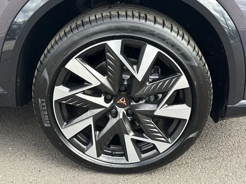 24 of 39 for CUPRA Formentor 1.5 eTSI V2 DSG Euro 6 (s/s) 5dr