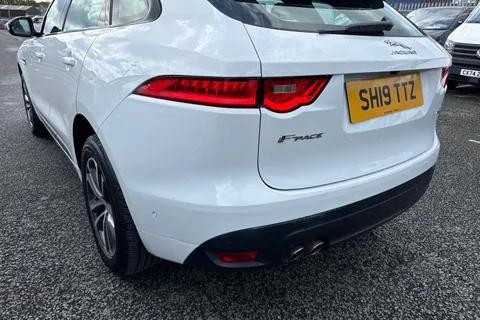 SH19TTZ Jaguar F-Pace 2.0 D180 R-Sport Auto AWD Euro 6 (s/s) 5dr Thumbnail #9