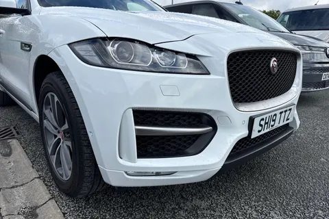 SH19TTZ Jaguar F-Pace 2.0 D180 R-Sport Auto AWD Euro 6 (s/s) 5dr Thumbnail #10