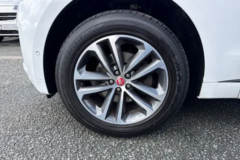 SH19TTZ Jaguar F-Pace 2.0 D180 R-Sport Auto AWD Euro 6 (s/s) 5dr Thumbnail #11