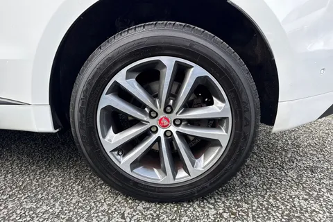 SH19TTZ Jaguar F-Pace 2.0 D180 R-Sport Auto AWD Euro 6 (s/s) 5dr Thumbnail #12