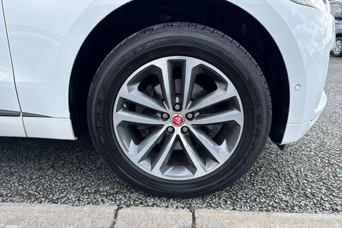SH19TTZ Jaguar F-Pace 2.0 D180 R-Sport Auto AWD Euro 6 (s/s) 5dr Thumbnail #14