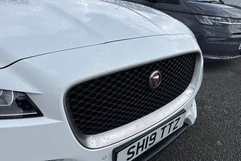 SH19TTZ Jaguar F-Pace 2.0 D180 R-Sport Auto AWD Euro 6 (s/s) 5dr Thumbnail #26