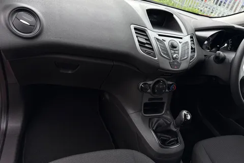 MJ64HNO Ford Fiesta 1.25 Studio Euro 5 3dr Thumbnail #19