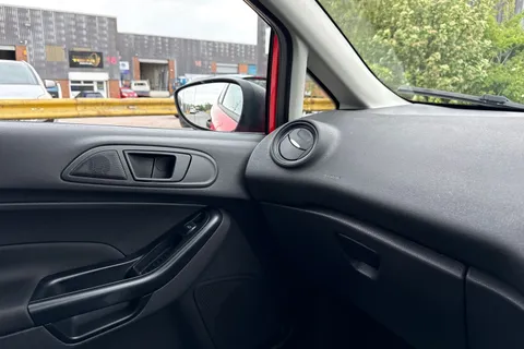 MJ64HNO Ford Fiesta 1.25 Studio Euro 5 3dr Thumbnail #31