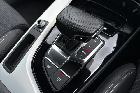 LM73HFD Audi A4 Avant Avant S line 35 TFSI 150 PS S tronic Thumbnail #24