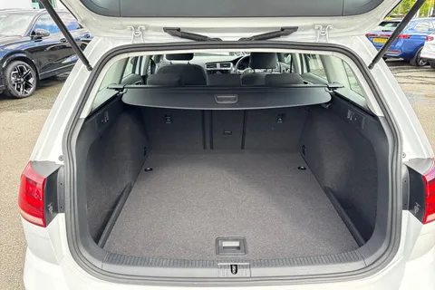 DG68UUA Volkswagen Golf 2.0 TDI SE 5dr DSG [Nav] ⭐1 Year Volkswagen Warranty⭐ Thumbnail #8