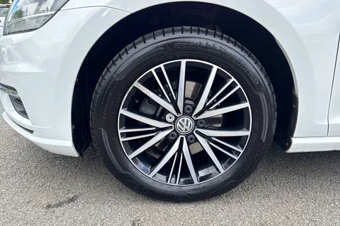 DG68UUA Volkswagen Golf 2.0 TDI SE 5dr DSG [Nav] ⭐1 Year Volkswagen Warranty⭐ Thumbnail #13