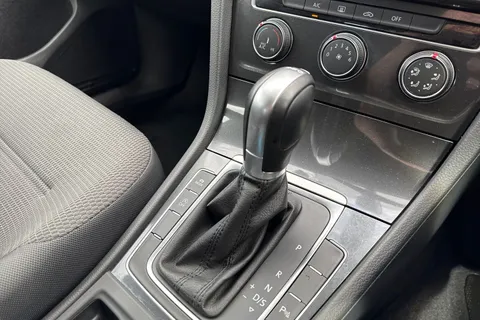 DG68UUA Volkswagen Golf 2.0 TDI SE 5dr DSG [Nav] ⭐1 Year Volkswagen Warranty⭐ Thumbnail #24
